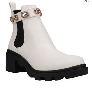 NWT Steve Madden Amulet Boots Size 9